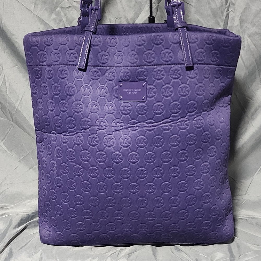Michael Kors Signature Logo Embossed Neoprene Large Purple Tote Shoulderbag - Picture 2 of 8